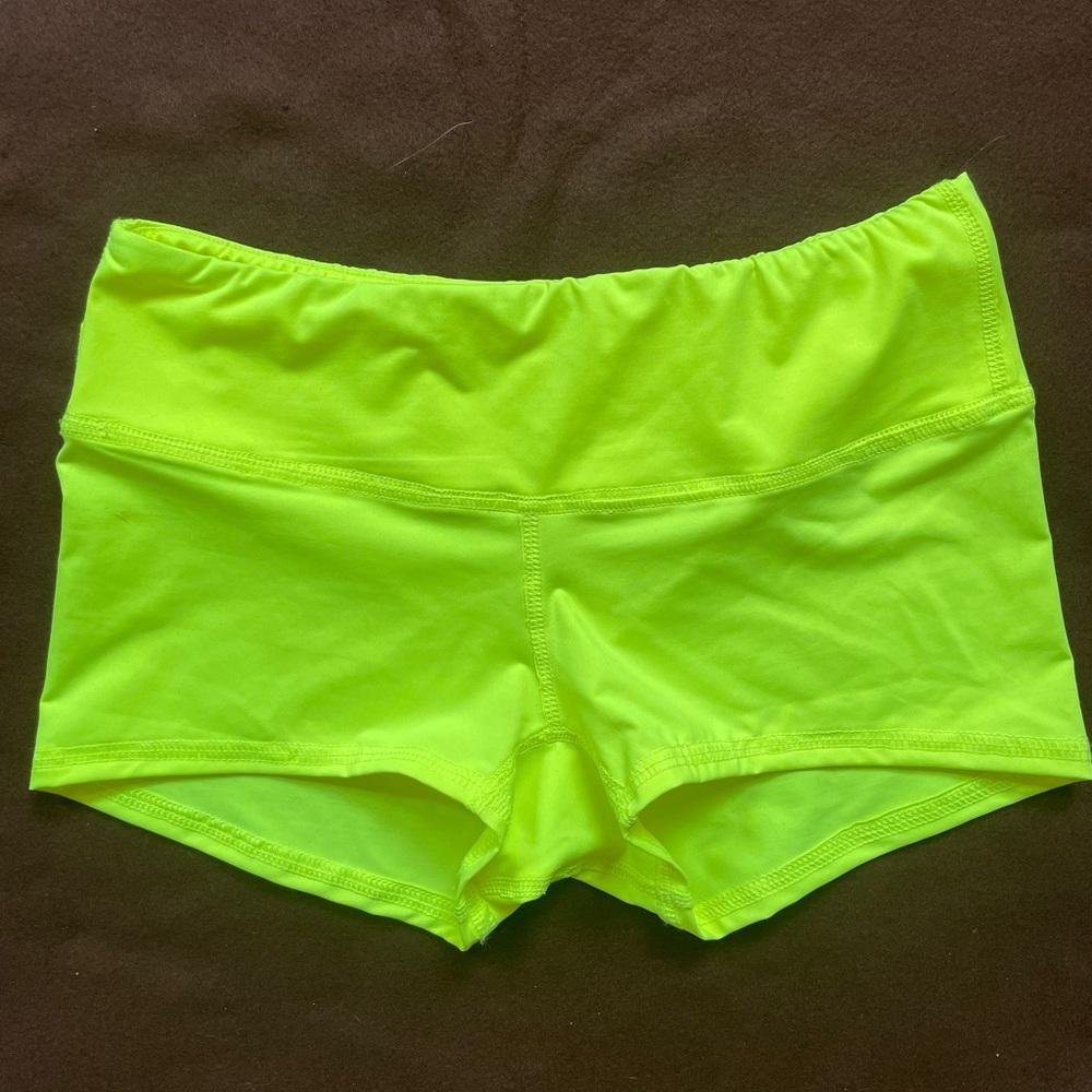 Neon yellow shorty shorts!